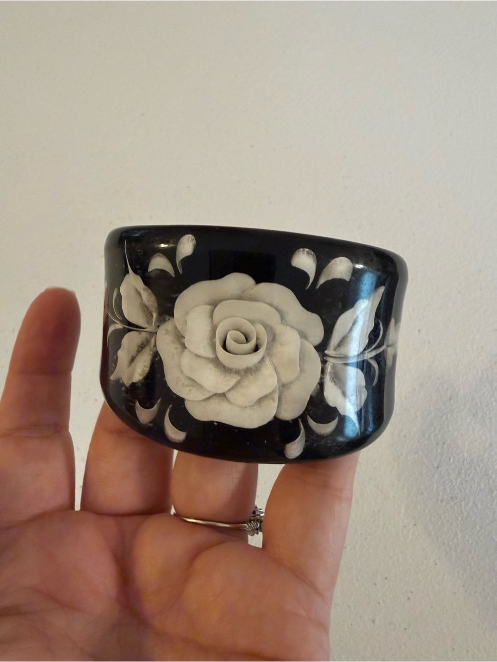 VTG Lucite Mid-Century Reverse-Carved Black White Rose Floral Cuff Bracelet